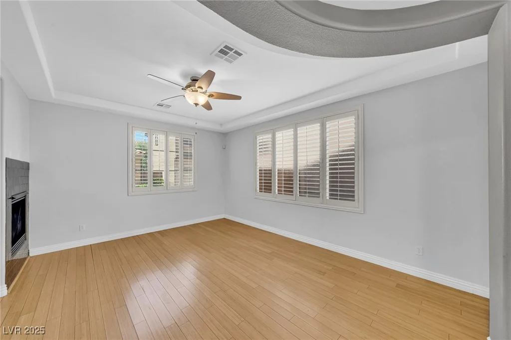 2432 Granada Bluff, Las Vegas, NV 89135