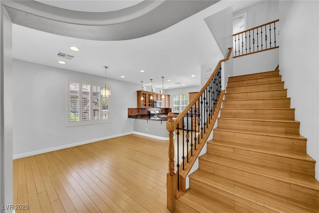 2432 Granada Bluff, Las Vegas, NV 89135