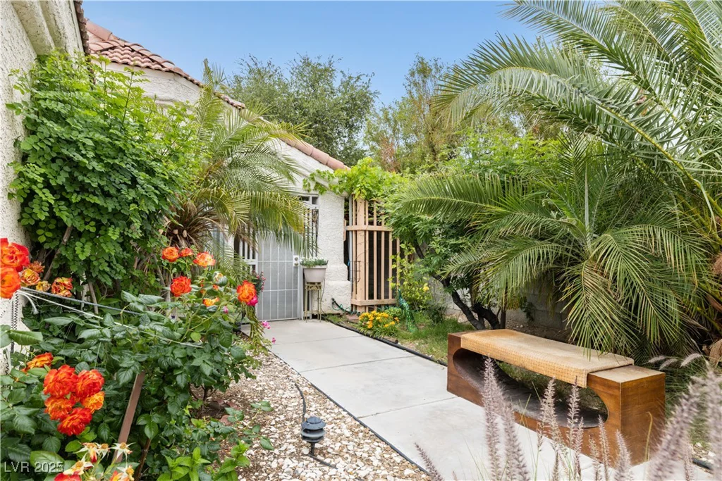 2837 Du Barry Manor, Las Vegas, NV 89108