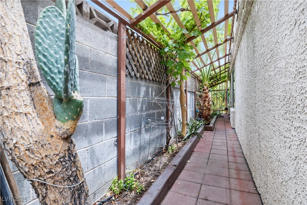 2837 Du Barry Manor, Las Vegas, NV 89108