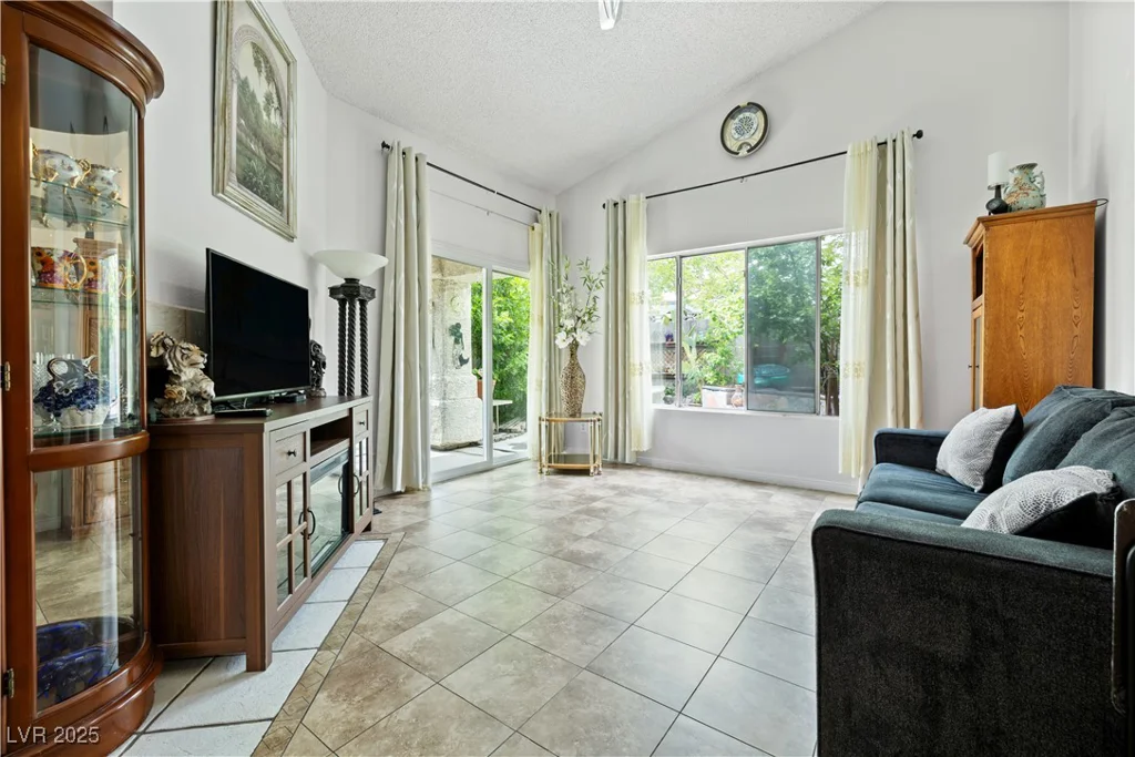 2837 Du Barry Manor, Las Vegas, NV 89108