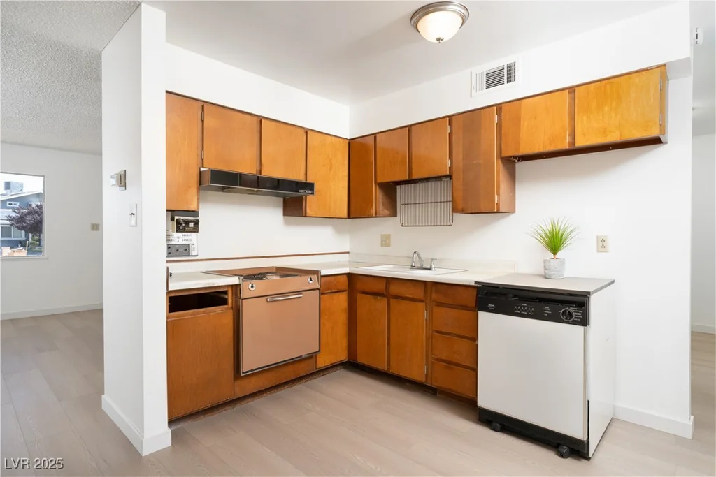 6121 Iris, Las Vegas, NV 89107