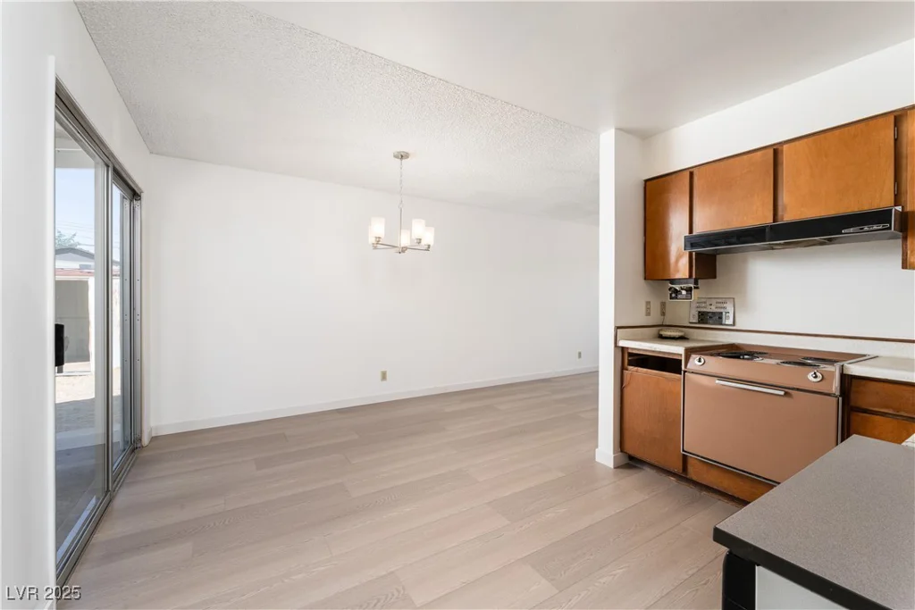 6121 Iris, Las Vegas, NV 89107