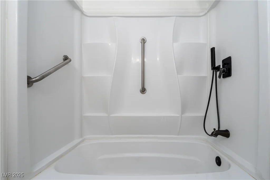 6121 Iris, Las Vegas, NV 89107