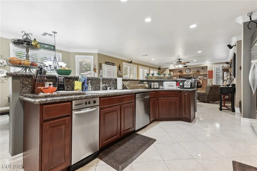 7301 Heggie, Las Vegas, NV 89131