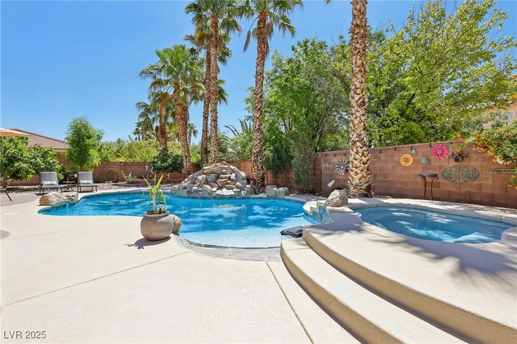 7301 Heggie, Las Vegas, NV 89131