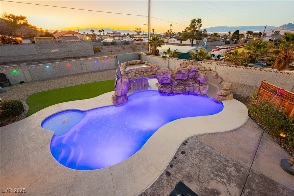200 Desert Rose, Henderson, NV 89015