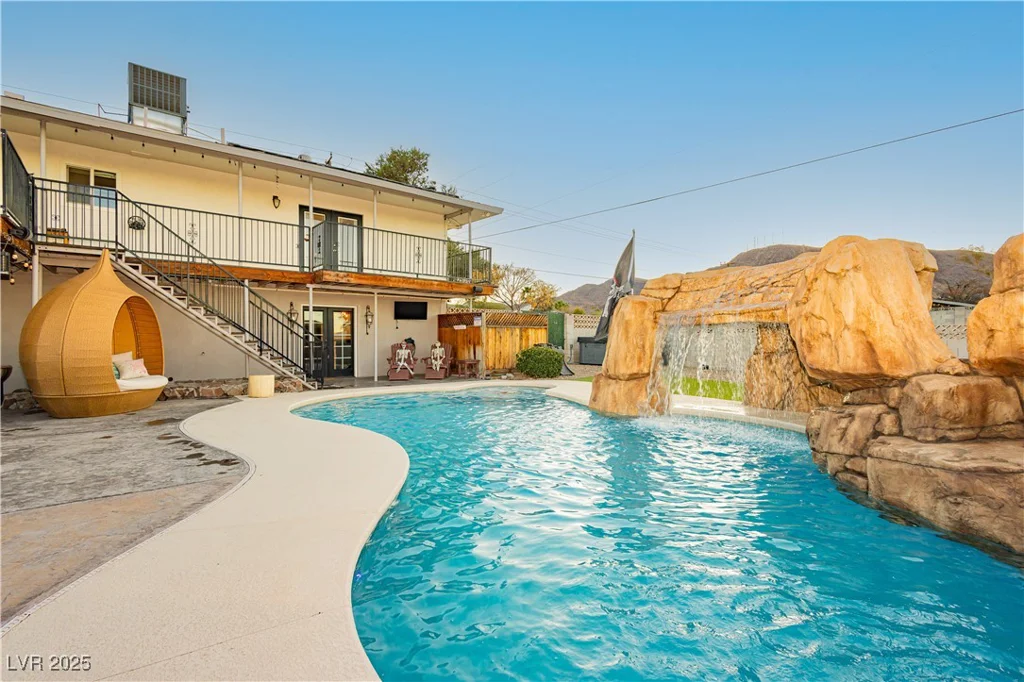200 Desert Rose, Henderson, NV 89015