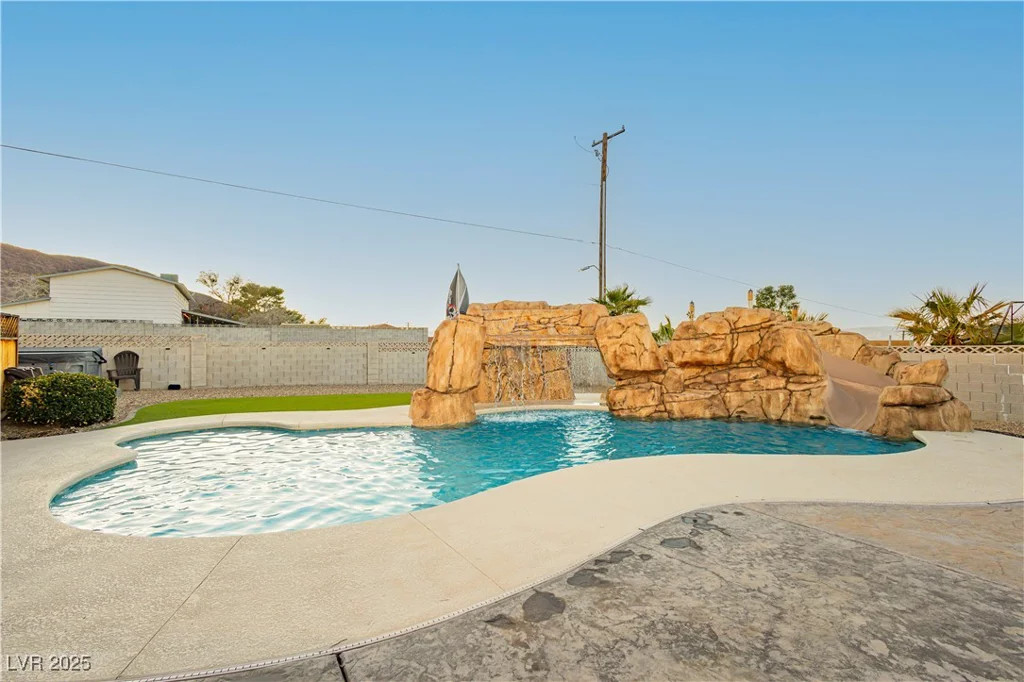 200 Desert Rose, Henderson, NV 89015