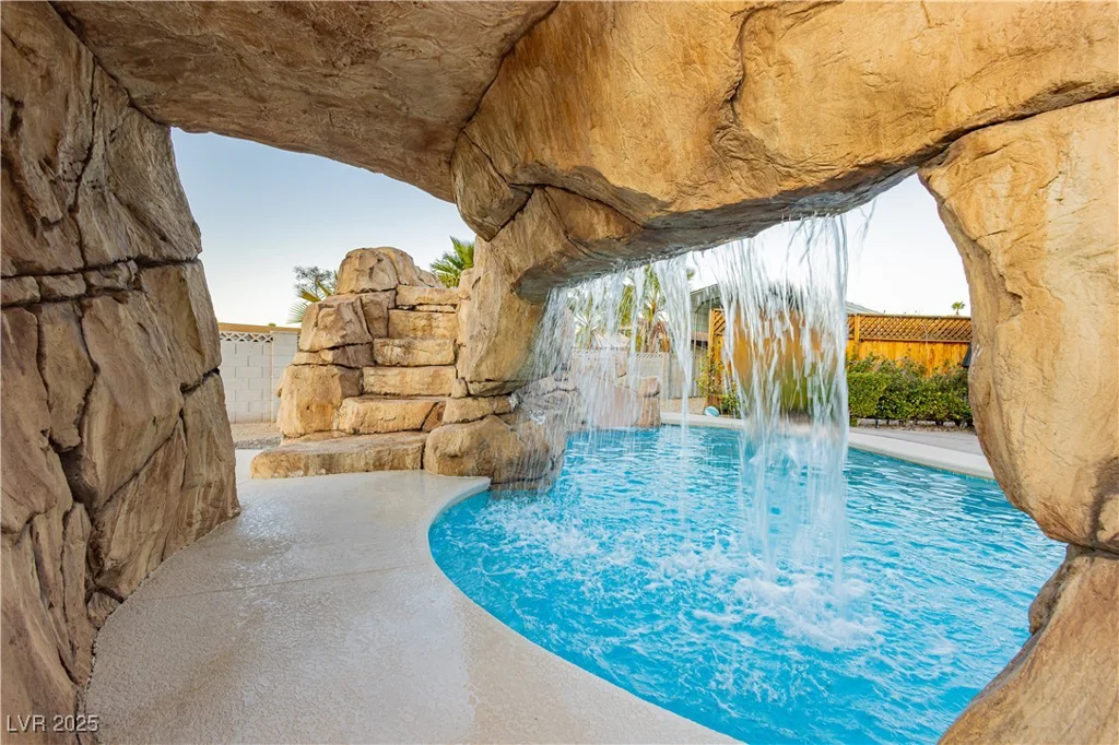 200 Desert Rose, Henderson, NV 89015