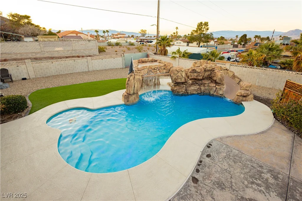 200 Desert Rose, Henderson, NV 89015