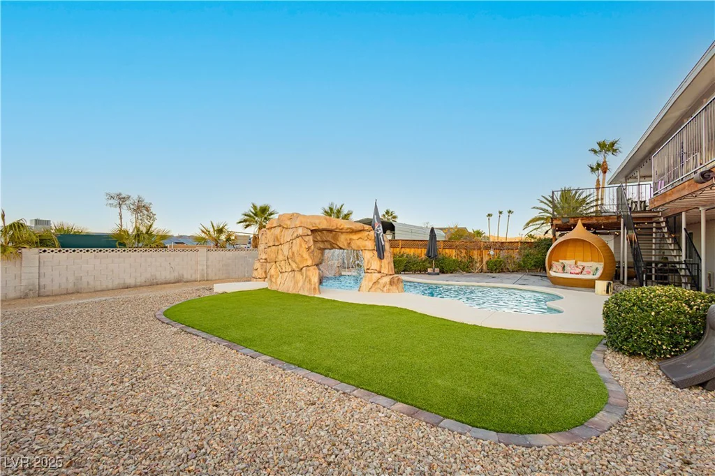 200 Desert Rose, Henderson, NV 89015