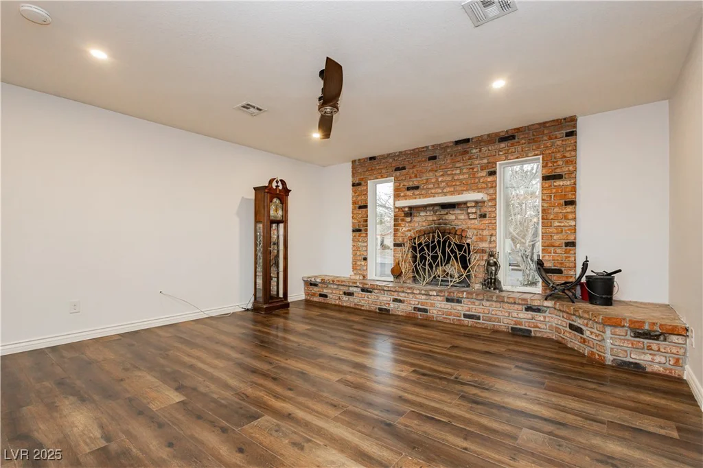 200 Desert Rose, Henderson, NV 89015