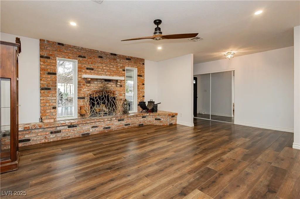 200 Desert Rose, Henderson, NV 89015