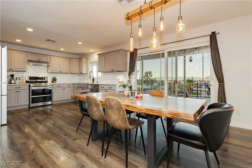 200 Desert Rose, Henderson, NV 89015