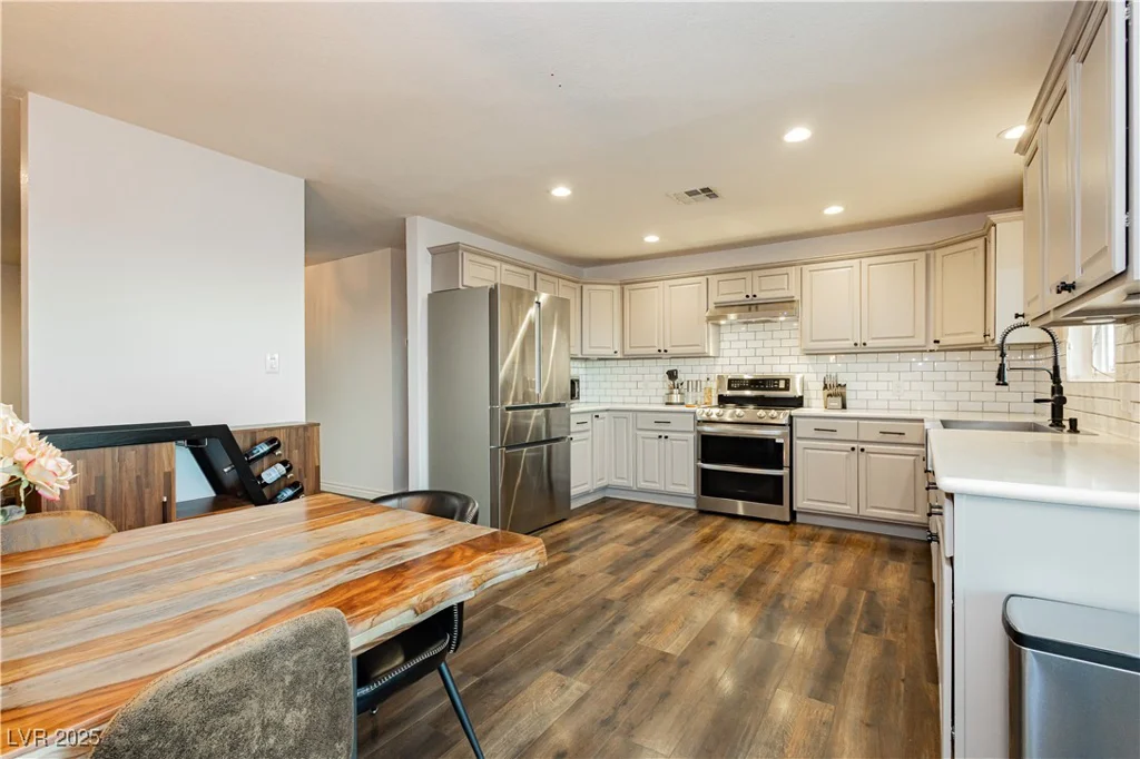 200 Desert Rose, Henderson, NV 89015