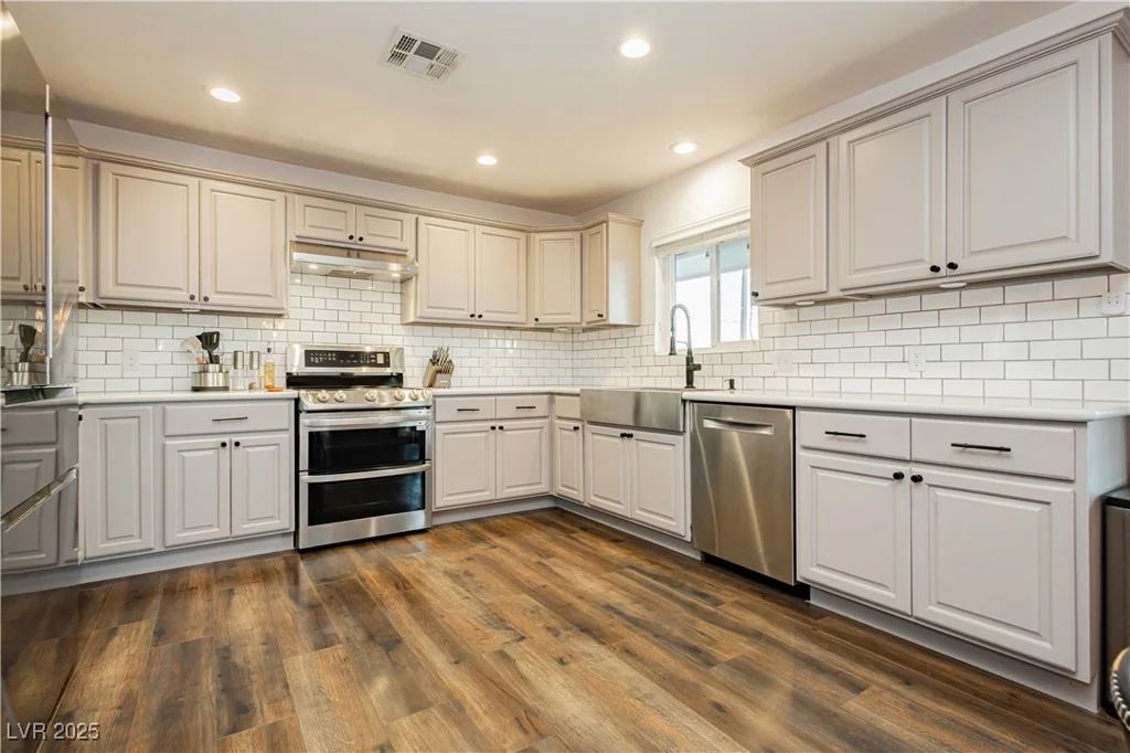 200 Desert Rose, Henderson, NV 89015