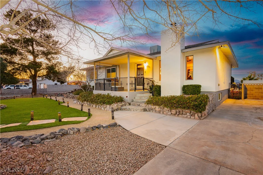 200 Desert Rose, Henderson, NV 89015