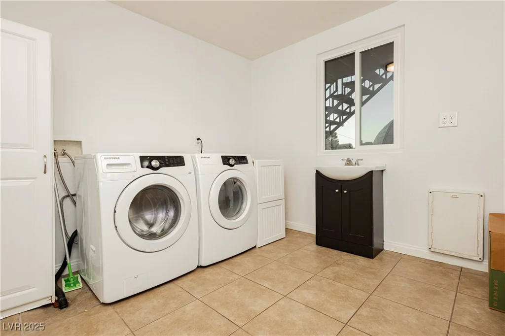 200 Desert Rose, Henderson, NV 89015