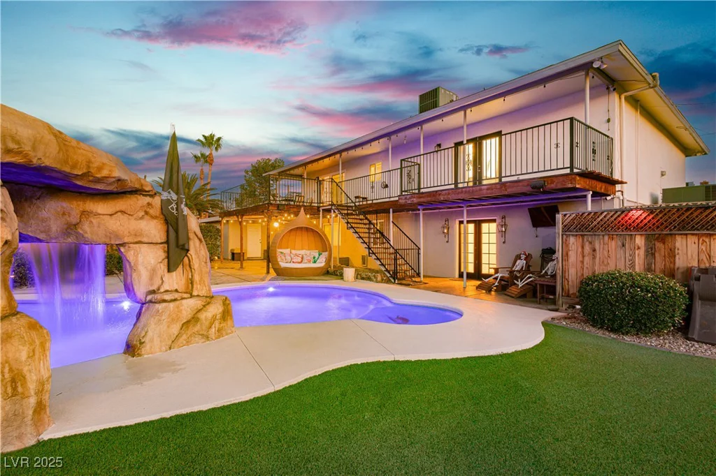 200 Desert Rose, Henderson, NV 89015