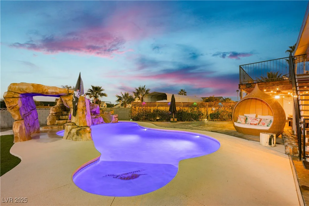 200 Desert Rose, Henderson, NV 89015