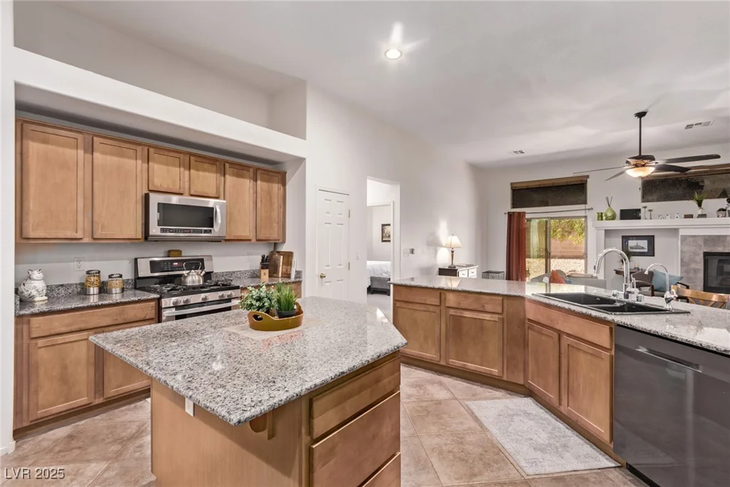 6617 Johnny Love, North Las Vegas, NV 89086