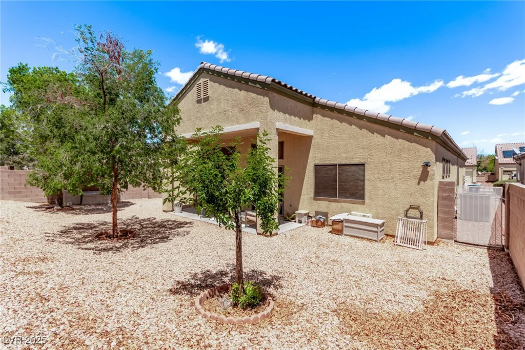 6617 Johnny Love, North Las Vegas, NV 89086