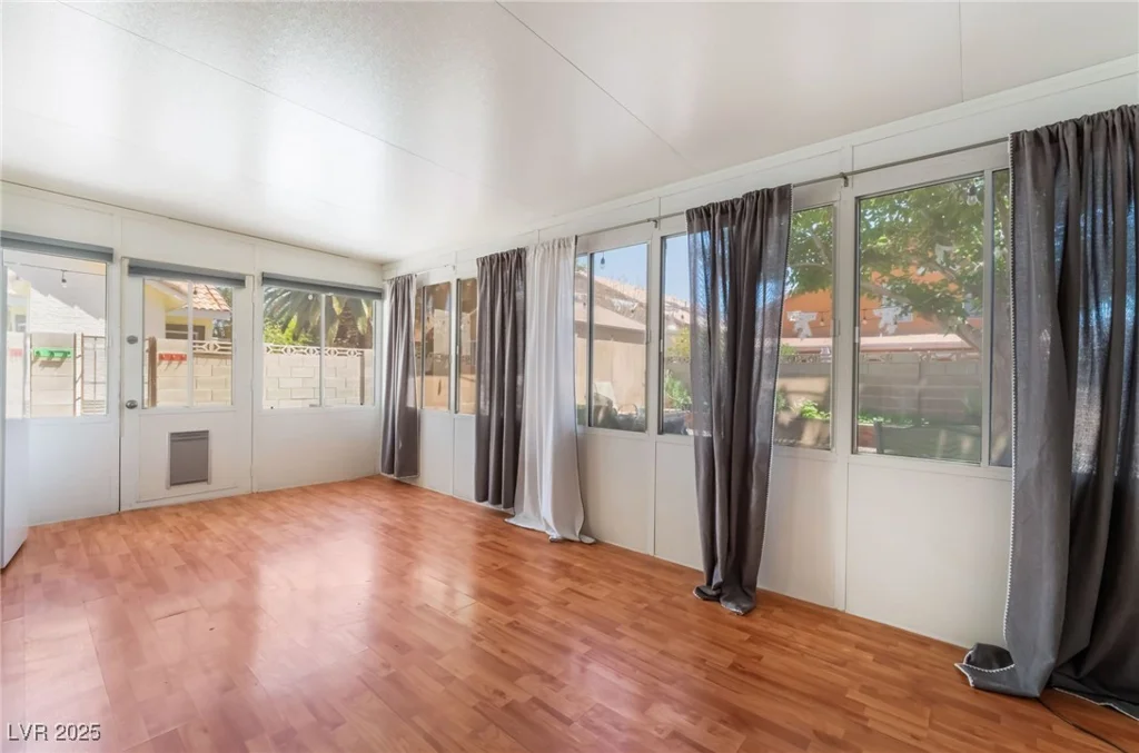 1922 Falcon Ridge, Las Vegas, NV 89142