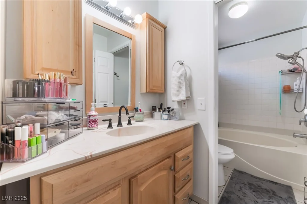 1922 Falcon Ridge, Las Vegas, NV 89142