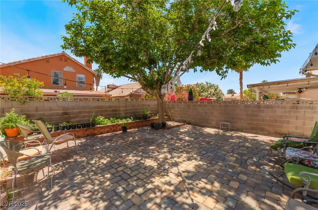 1922 Falcon Ridge, Las Vegas, NV 89142