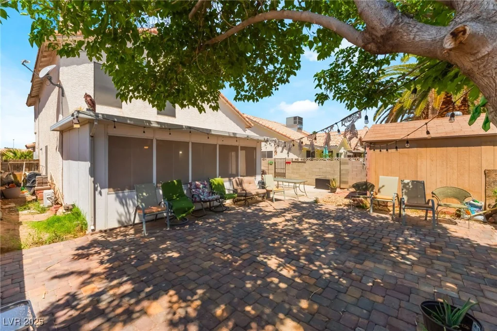 1922 Falcon Ridge, Las Vegas, NV 89142