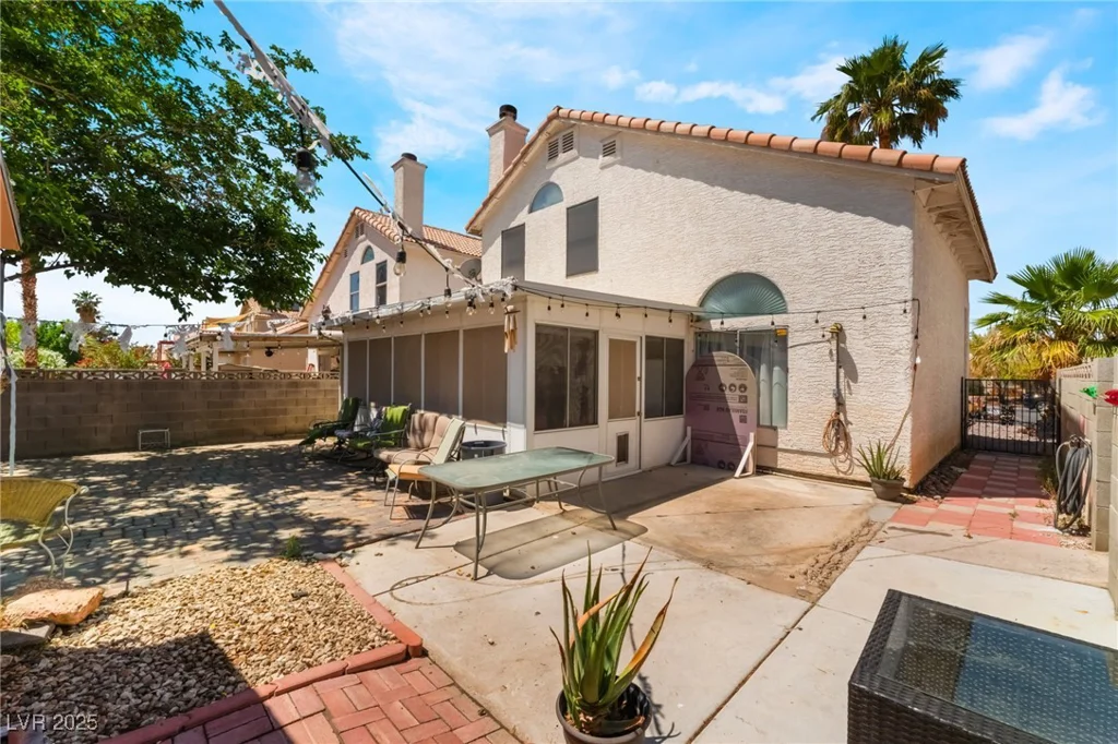1922 Falcon Ridge, Las Vegas, NV 89142