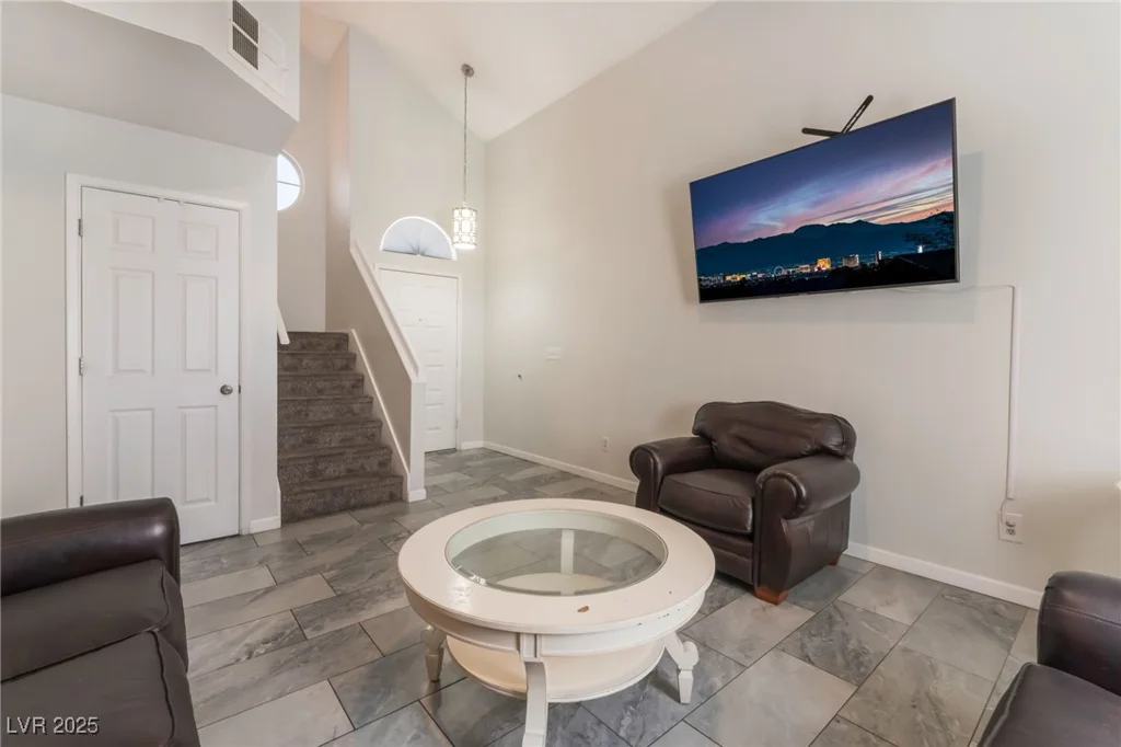 1922 Falcon Ridge, Las Vegas, NV 89142
