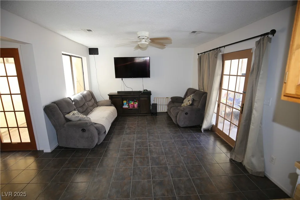 6812 Sheffield, Las Vegas, NV 89108