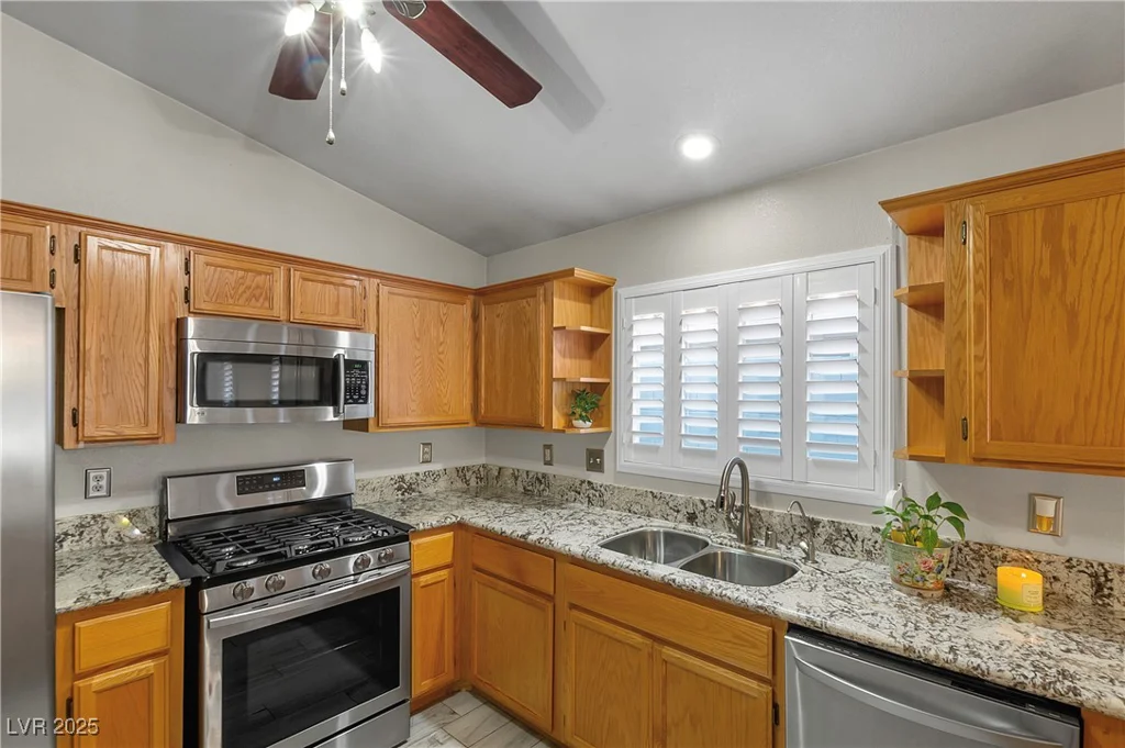5553 Super Bowl, Las Vegas, NV 89110