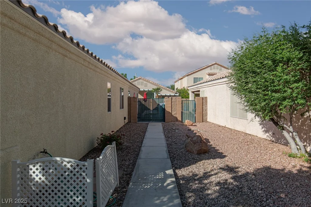 7697 Morning Lake, Las Vegas, NV 89131