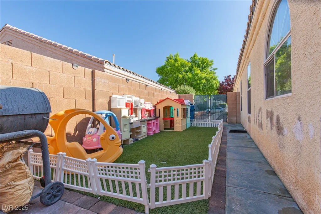 7697 Morning Lake, Las Vegas, NV 89131