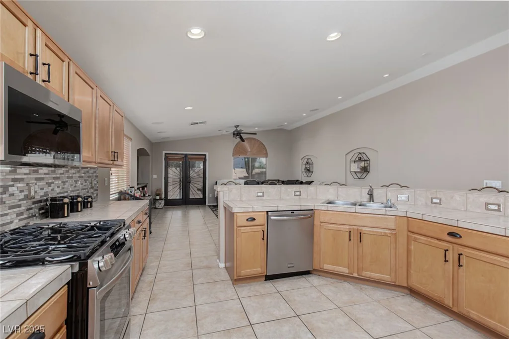 7697 Morning Lake, Las Vegas, NV 89131