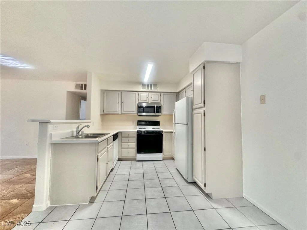 5710 Tropicana, Las Vegas, NV 89122