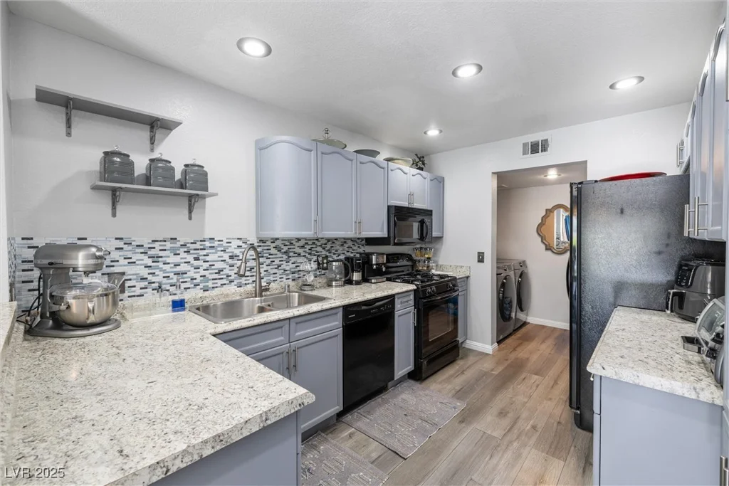 7984 Laurena, Las Vegas, NV 89147