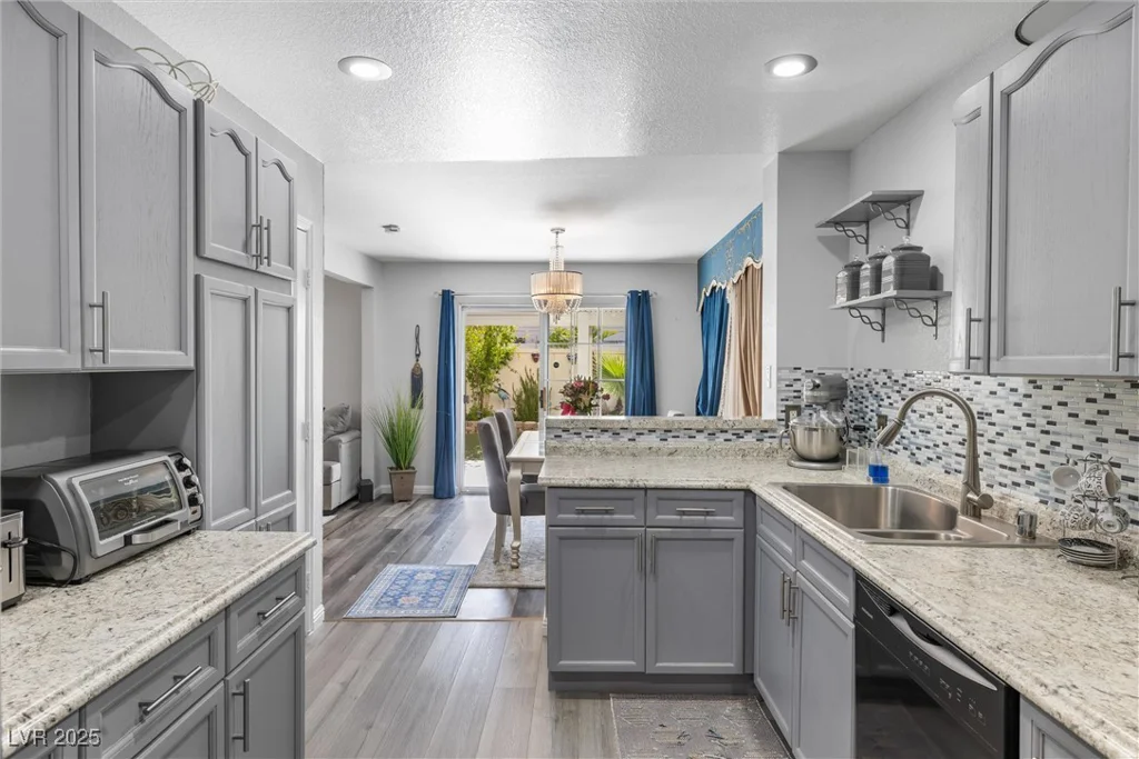 7984 Laurena, Las Vegas, NV 89147