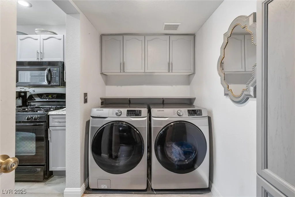 7984 Laurena, Las Vegas, NV 89147