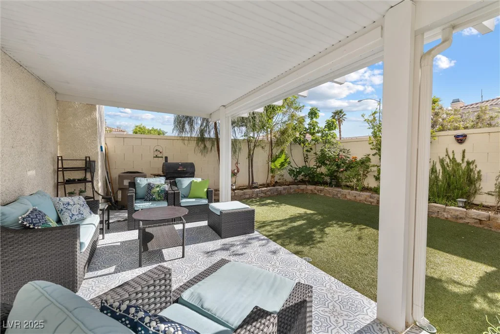 7984 Laurena, Las Vegas, NV 89147