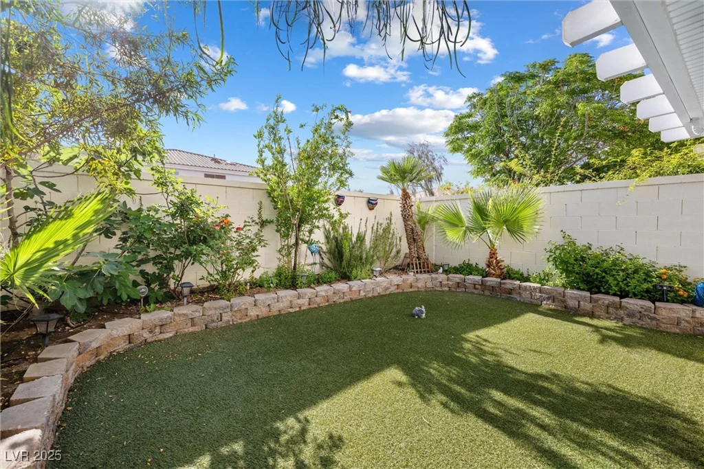 7984 Laurena, Las Vegas, NV 89147