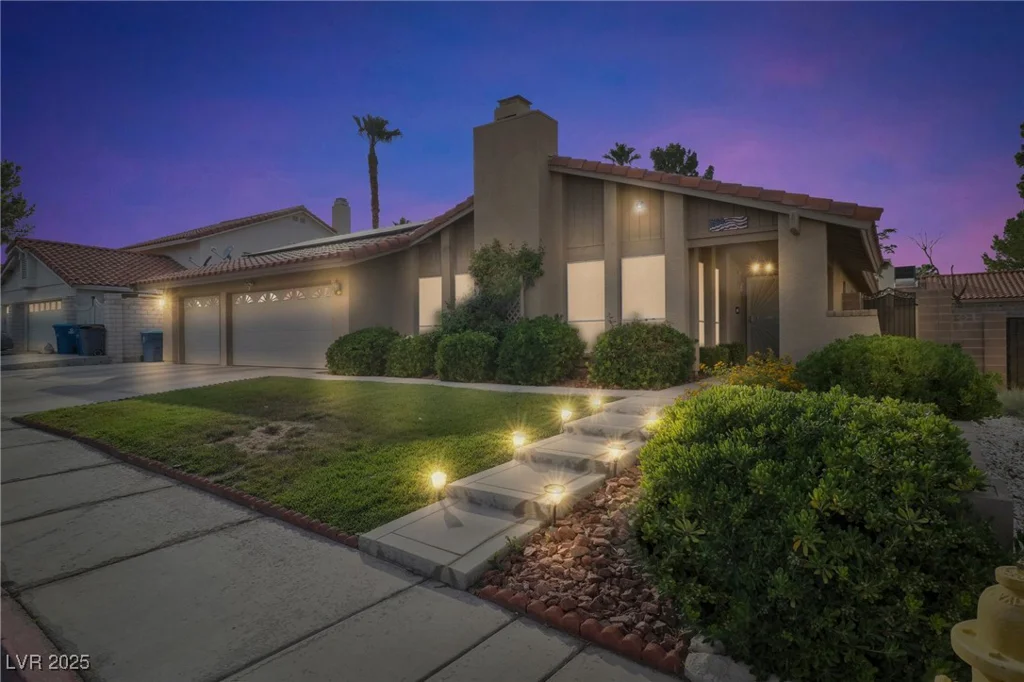 8316 Vibrant Dr, Las Vegas, NV 89117