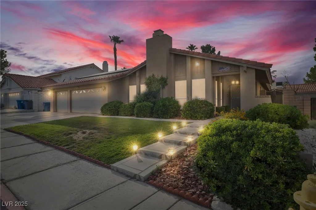 8316 Vibrant Dr, Las Vegas, NV 89117