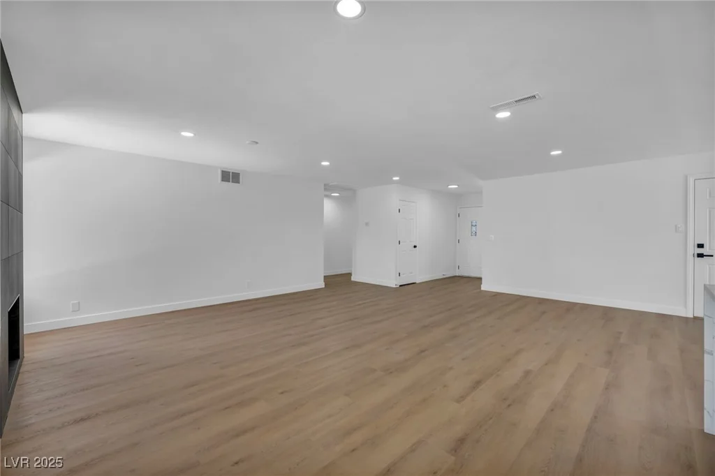 6939 Paddington, Las Vegas, NV 89147
