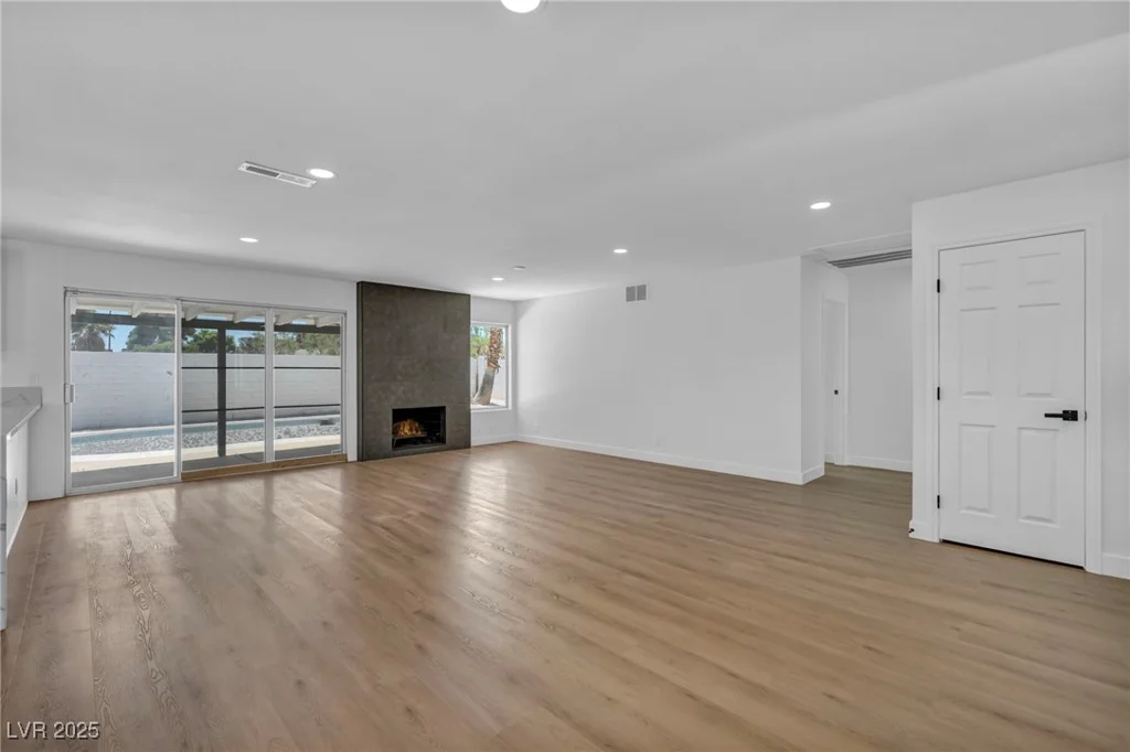 6939 Paddington, Las Vegas, NV 89147