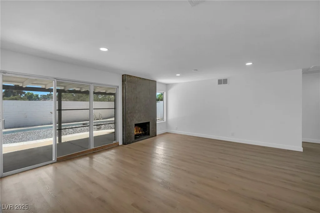 6939 Paddington, Las Vegas, NV 89147
