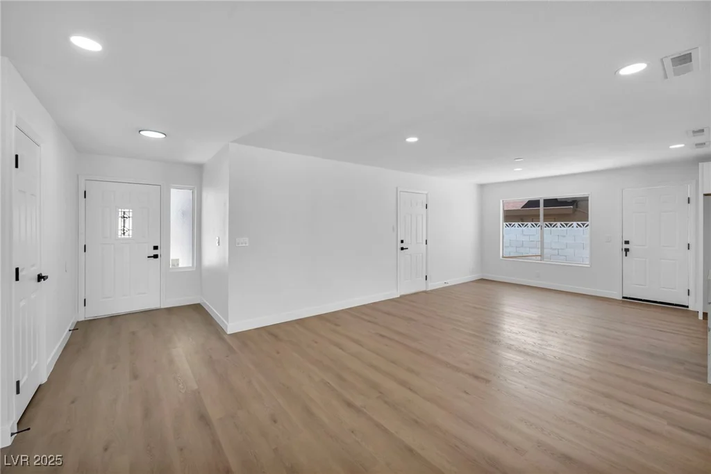 6939 Paddington, Las Vegas, NV 89147